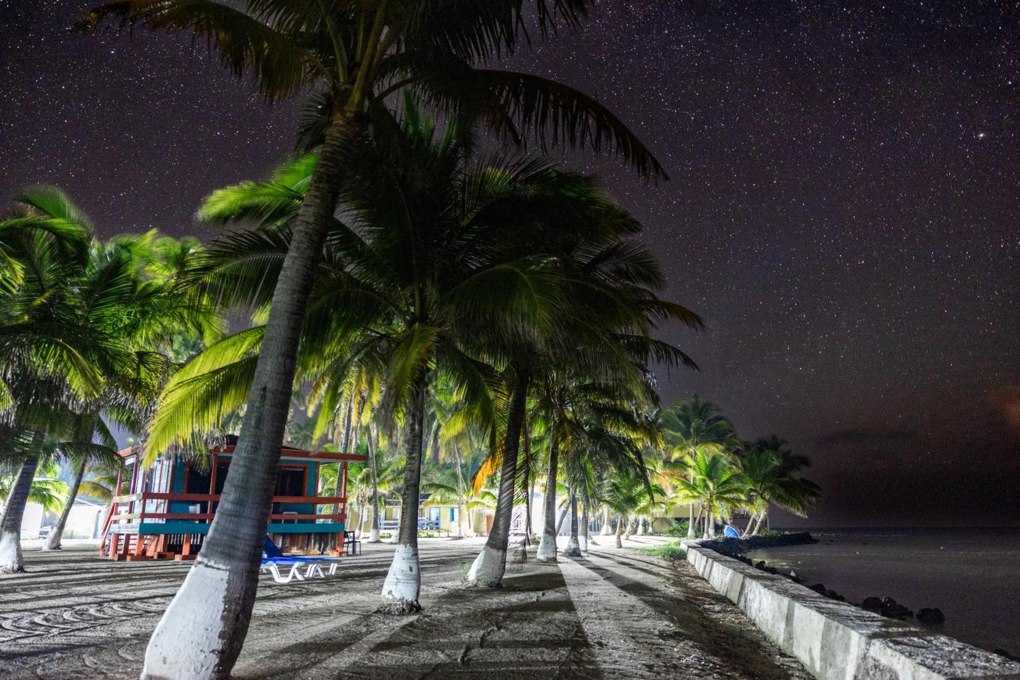 Blue Marlin Beach Resort Dangriga Ngoại thất bức ảnh