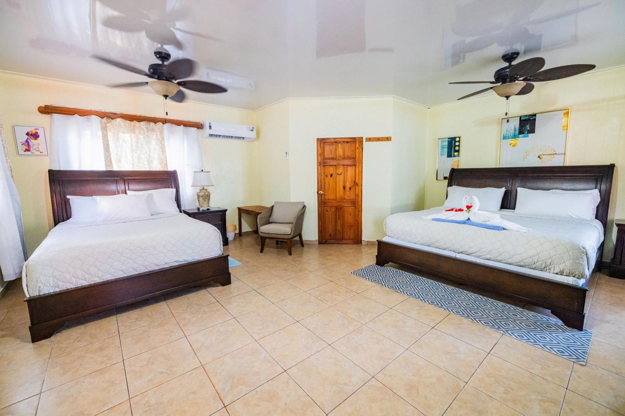 Blue Marlin Beach Resort Dangriga Ngoại thất bức ảnh