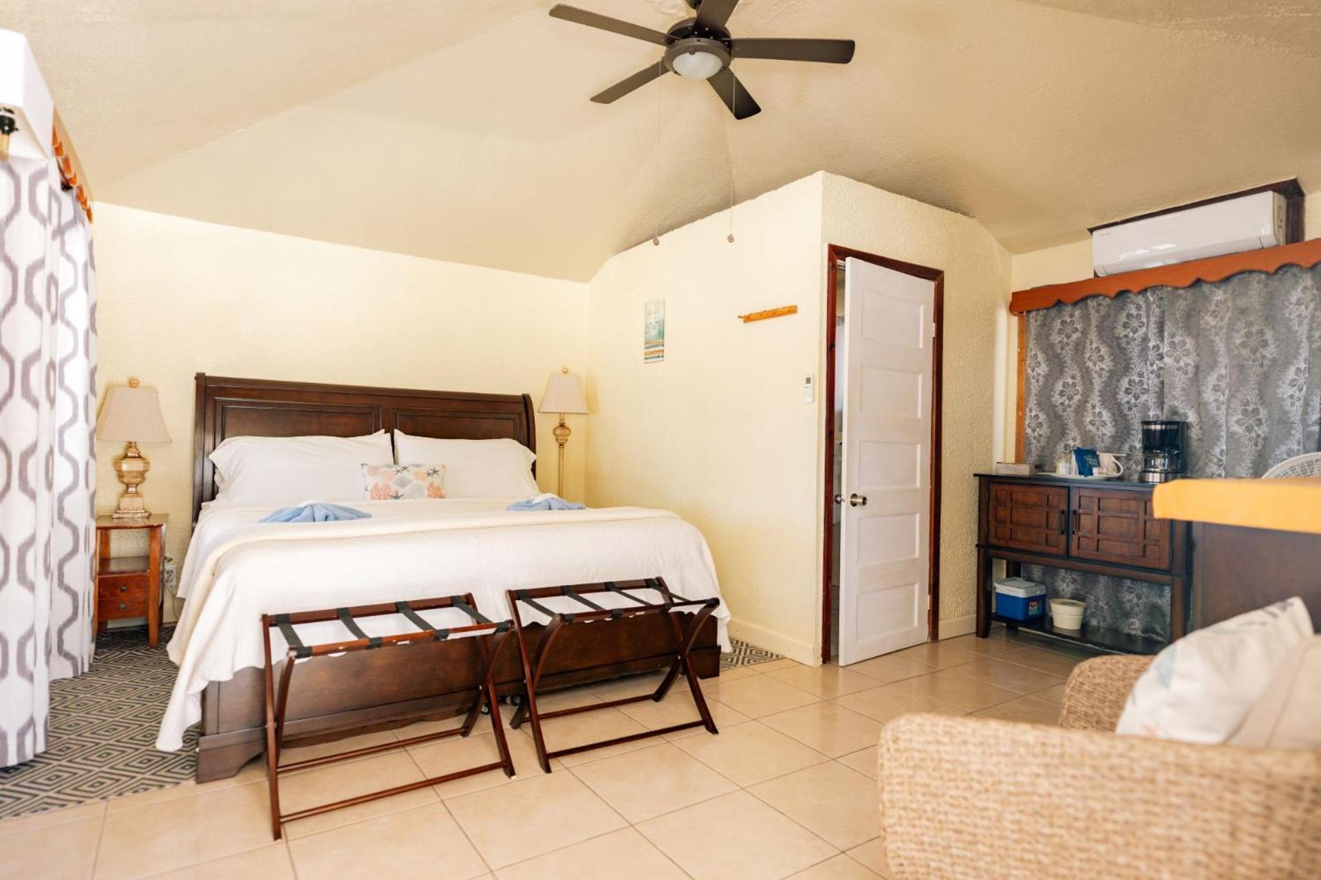Blue Marlin Beach Resort Dangriga Ngoại thất bức ảnh