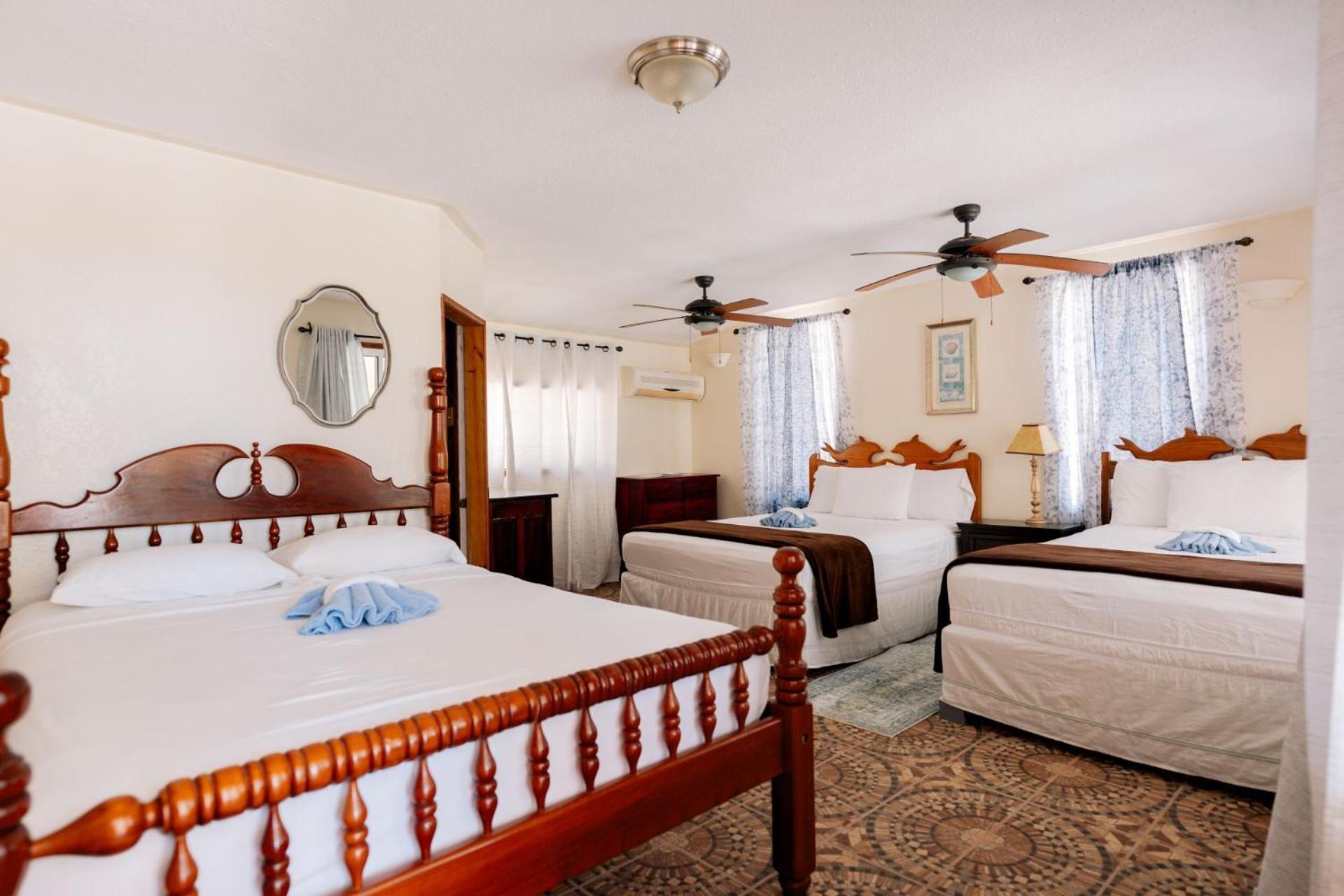 Blue Marlin Beach Resort Dangriga Ngoại thất bức ảnh