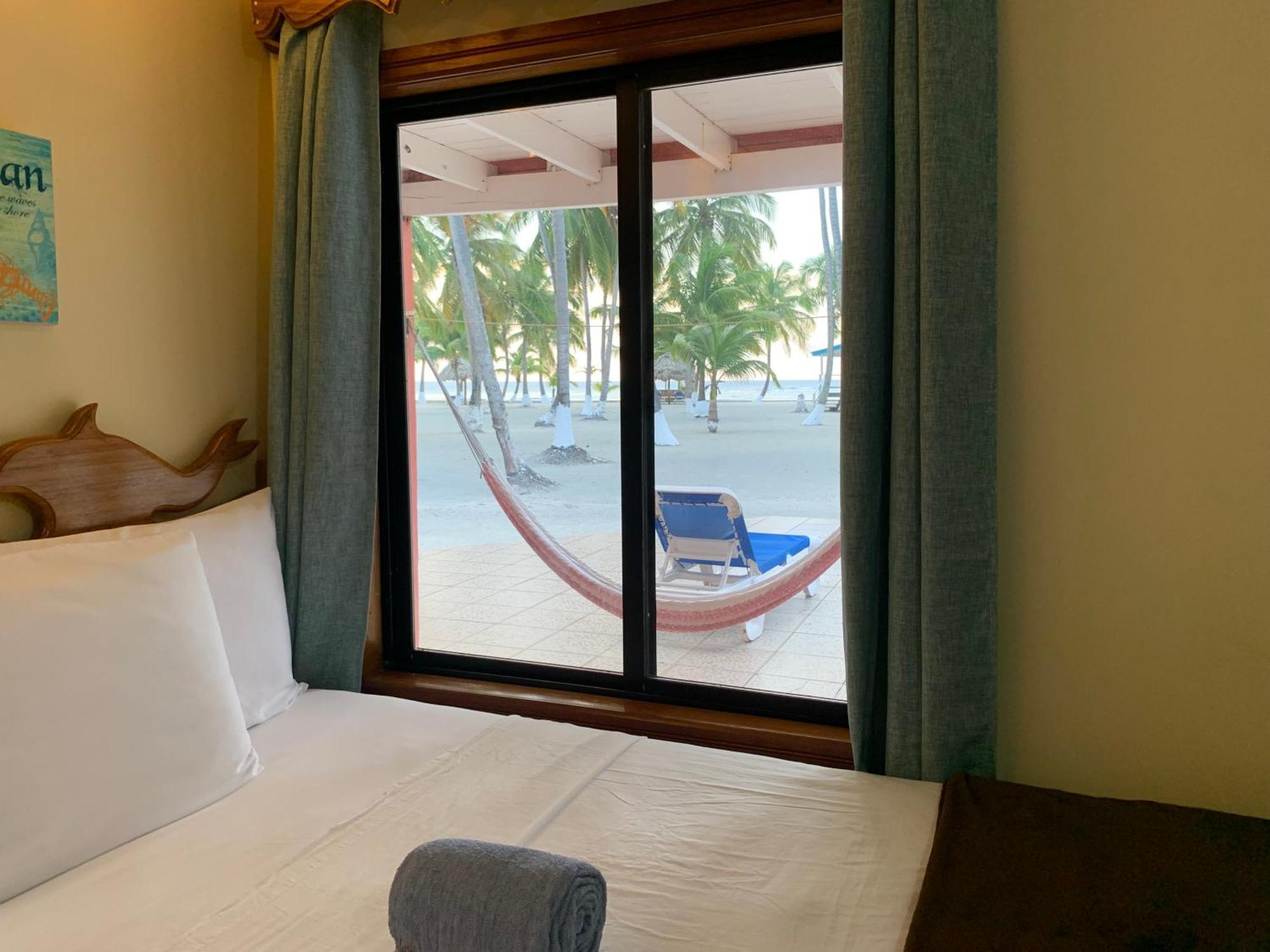 Blue Marlin Beach Resort Dangriga Ngoại thất bức ảnh